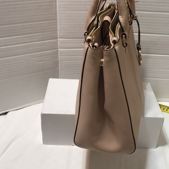 Michael Kors saffiano leather satchel with multiple compartments and zipper - Picture 9 of 11